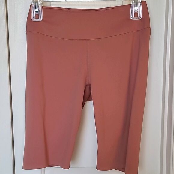 Uniqlo AIRism Soft Biker Shorts Size Small - Picture 1 of 9
